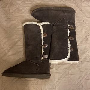 Brand new BearPaw fur lined boots! Never been worn! Size 10M